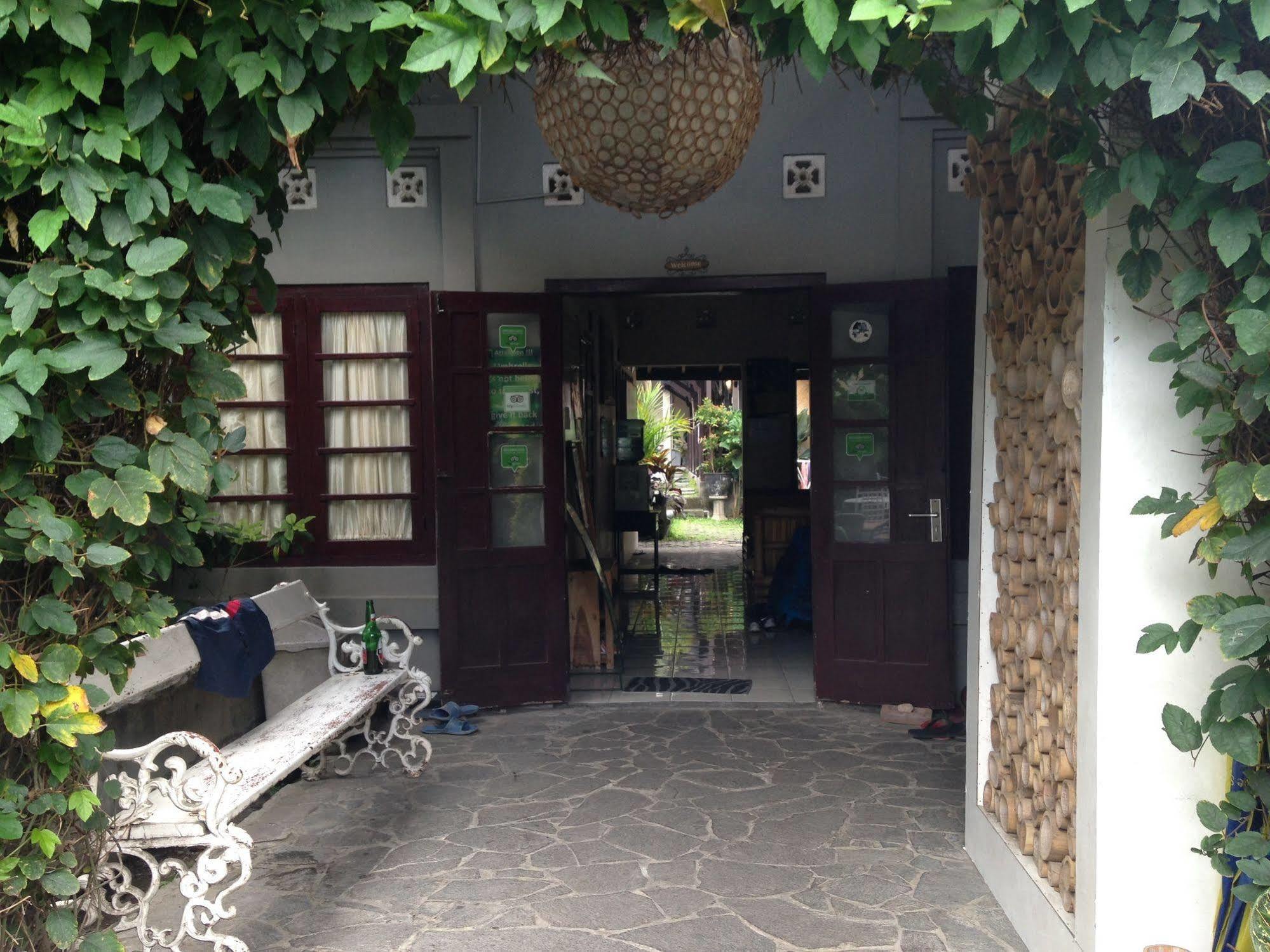 Venezia Homestay And Garden Yogyakarta Extérieur photo